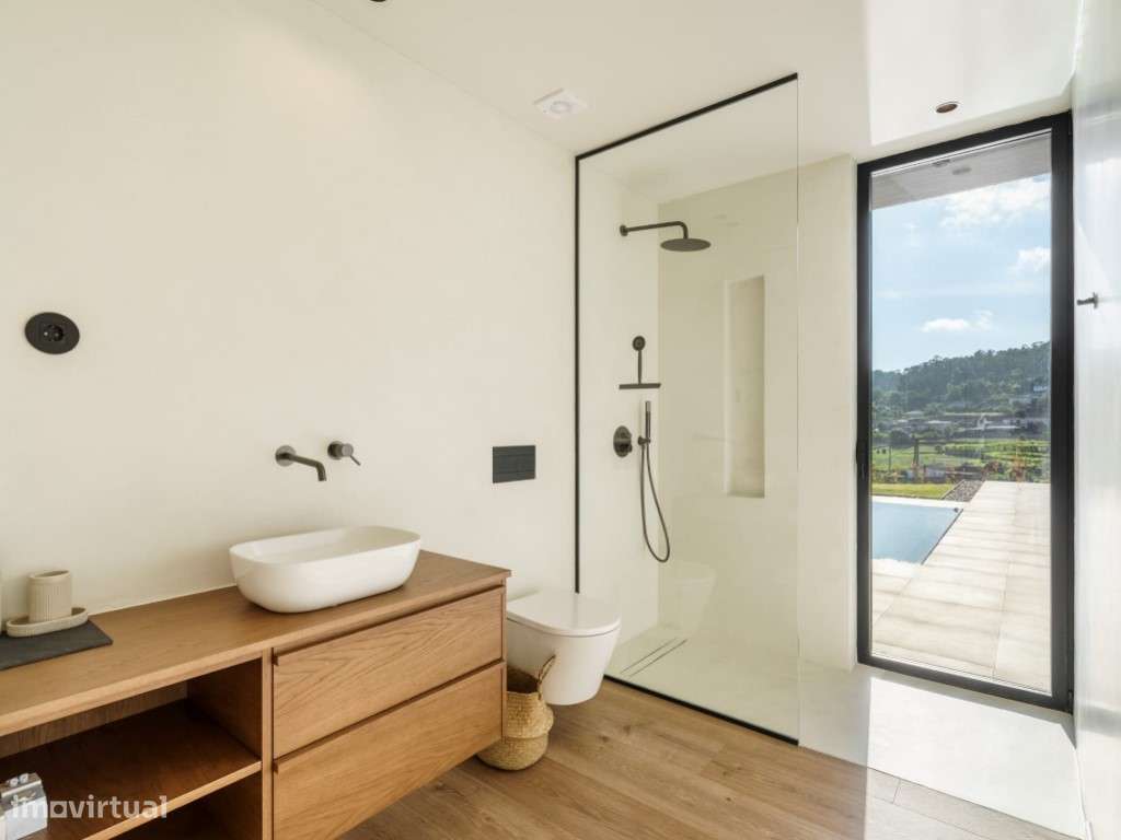 Moradia Térrea com Piscina Infinita e Vista Panorâmica sobre o Vale-57