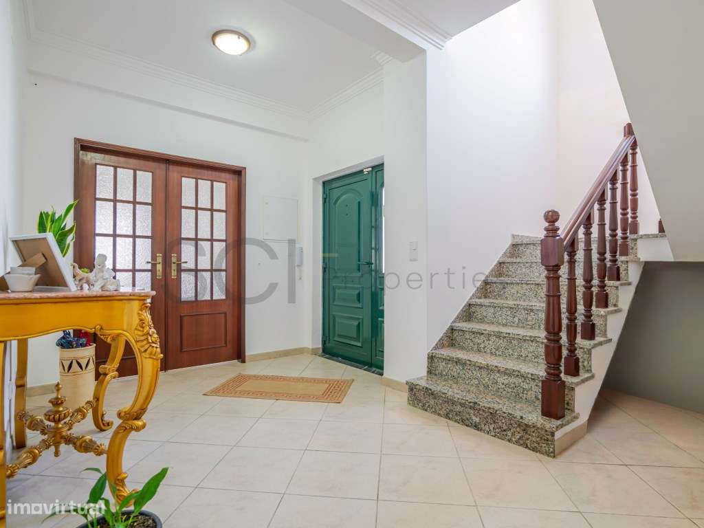 Moradia T5 Independente com Garagem em Fernão Ferro-19