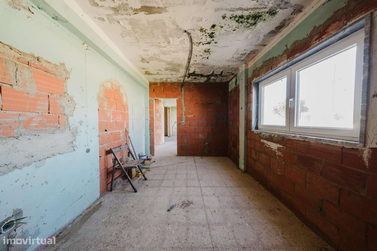 Moradia T3 Isolada por Renovar | Bairro Novo da Jardia, Montijo-5