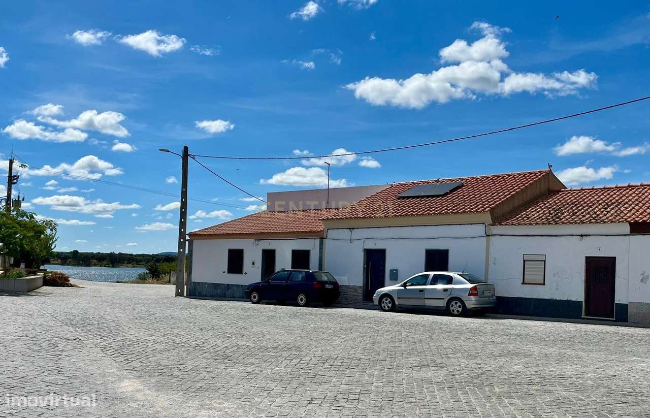 Moradia T2 , perto da praia, para Recuperar em Oriola, Évora.-12