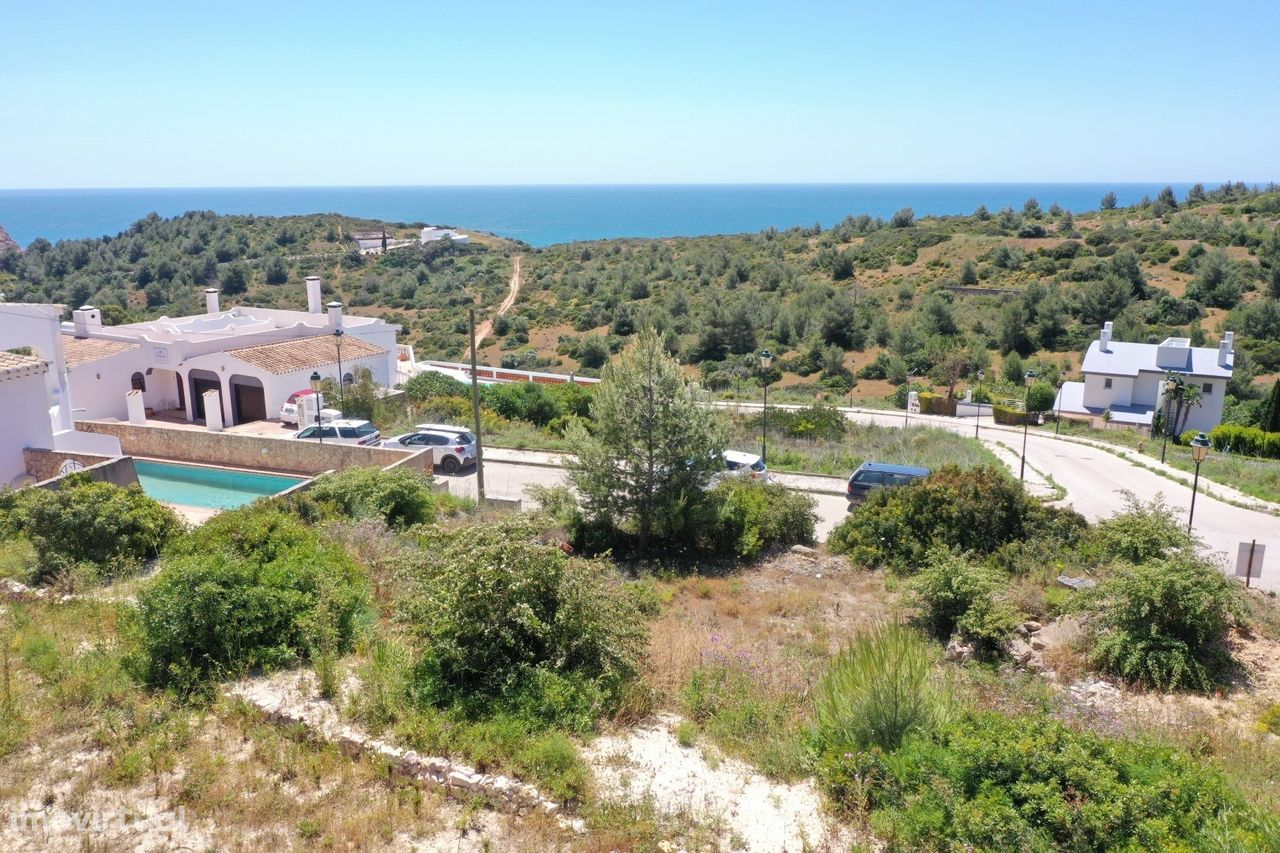 LOTE URBANO COM VISTA MAR ENTRE BURGAU E SALEMA