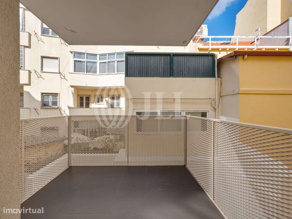 Apartamento T2, com varandas e estacionamento, em Lisboa-14