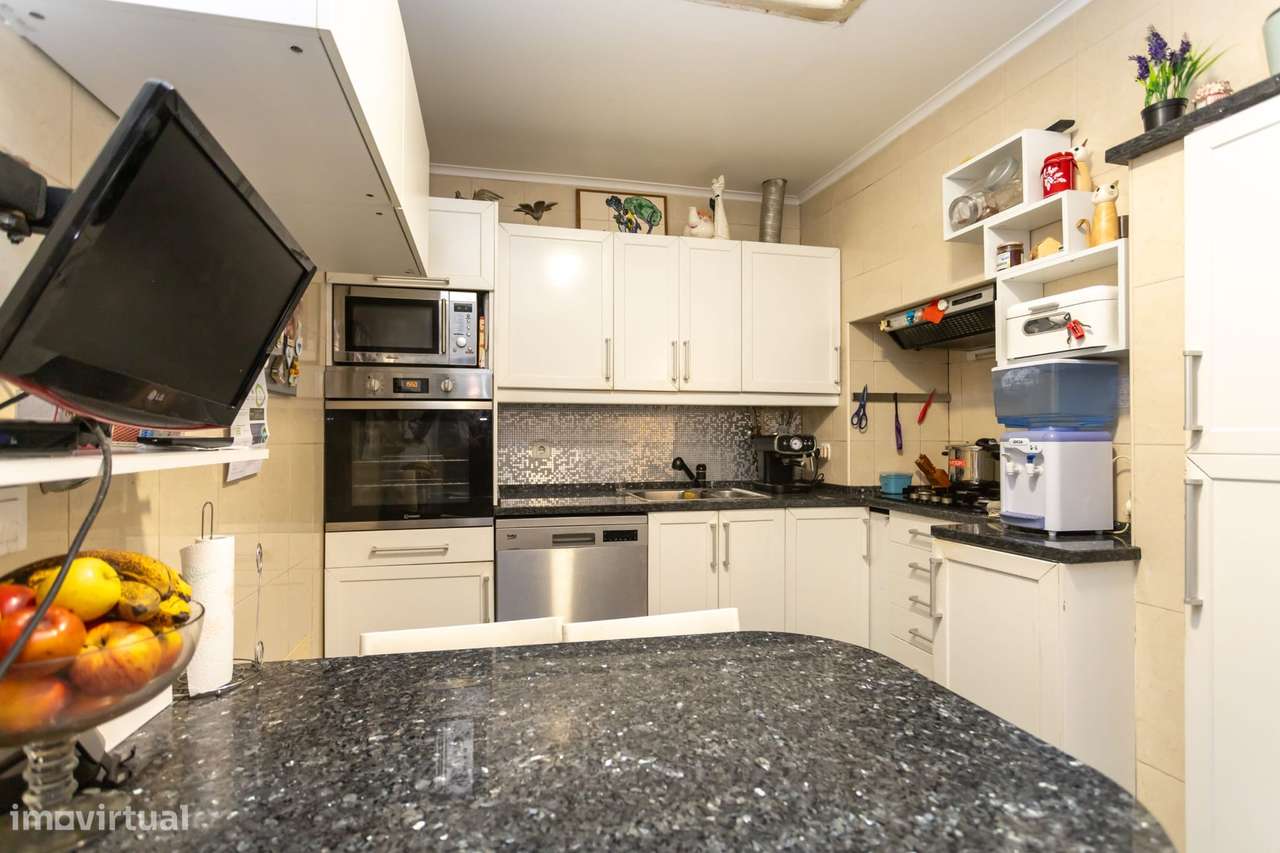 Moradia independente na Rua da Escola Nova-7