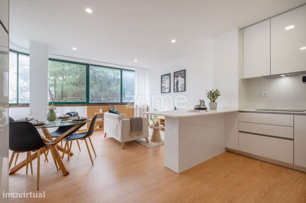 Apartamento T2 renovado com duplo lug. garagem - Edifício Lago, Porto - Grande imagem: 4/39