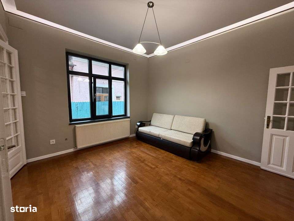 Casa renovata, ideala pentru firma sau locuinta, cu curte, in Crangasi - Imagine principală: 4/16