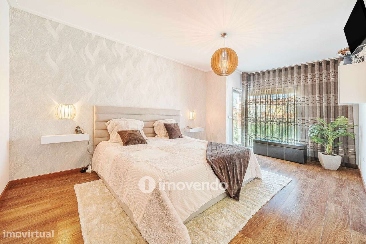 Apartamento T4 Duplex, com estacionamento e arrecadação, no Barreiro-20