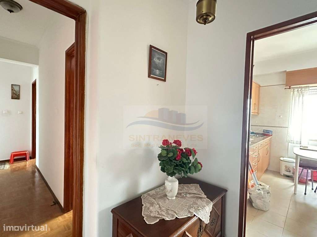 Apartamento T2 junto aos transportes em prédio com 2 elevadores - Grande imagem: 2/23