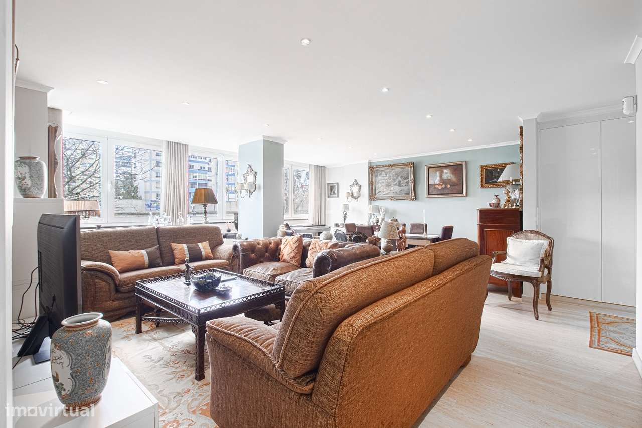 Apartamento T4  remodelado em Carnaxide-14