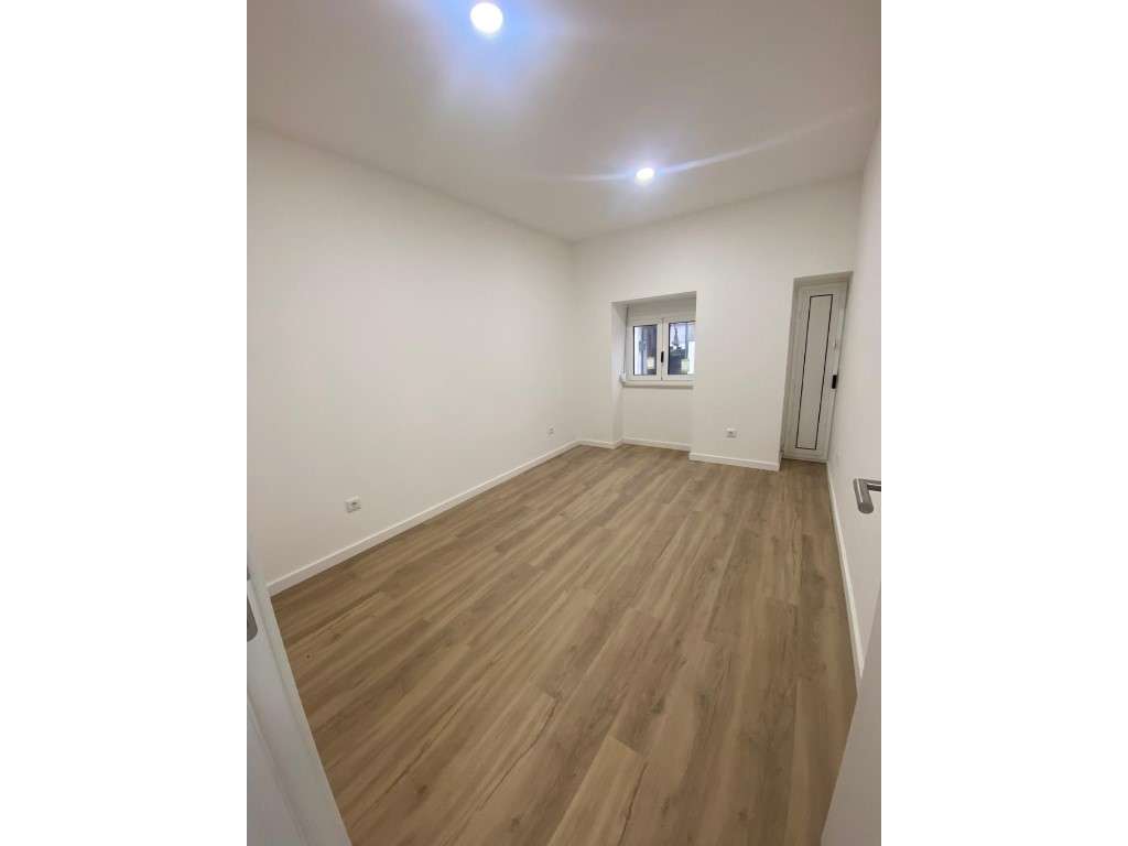 Moradia completamente remodelada na Carapinheira-9