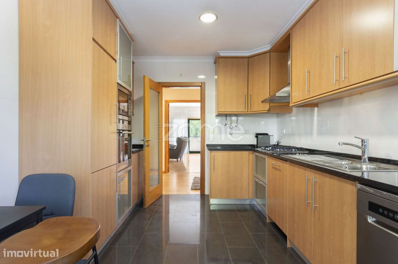 Apartamento T3 com varanda e garagem no L Towers, em Paço de Arcos - Grande imagem: 2/19