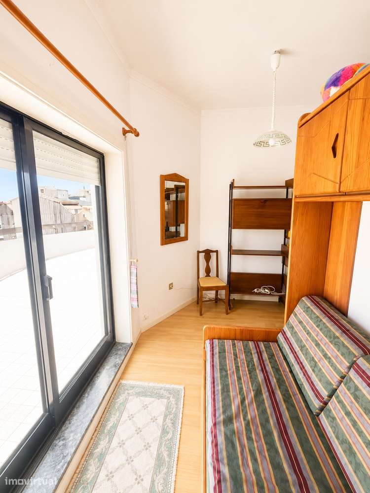 Vende-se apartamento T2 com terraço-10