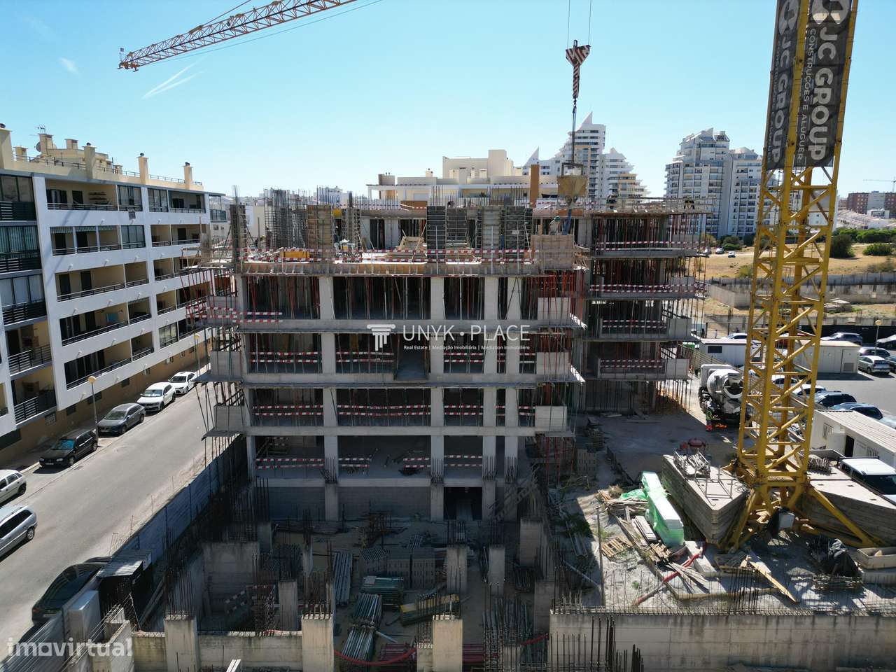 Apartamentos espaçosos com varanda e estacionamento-10
