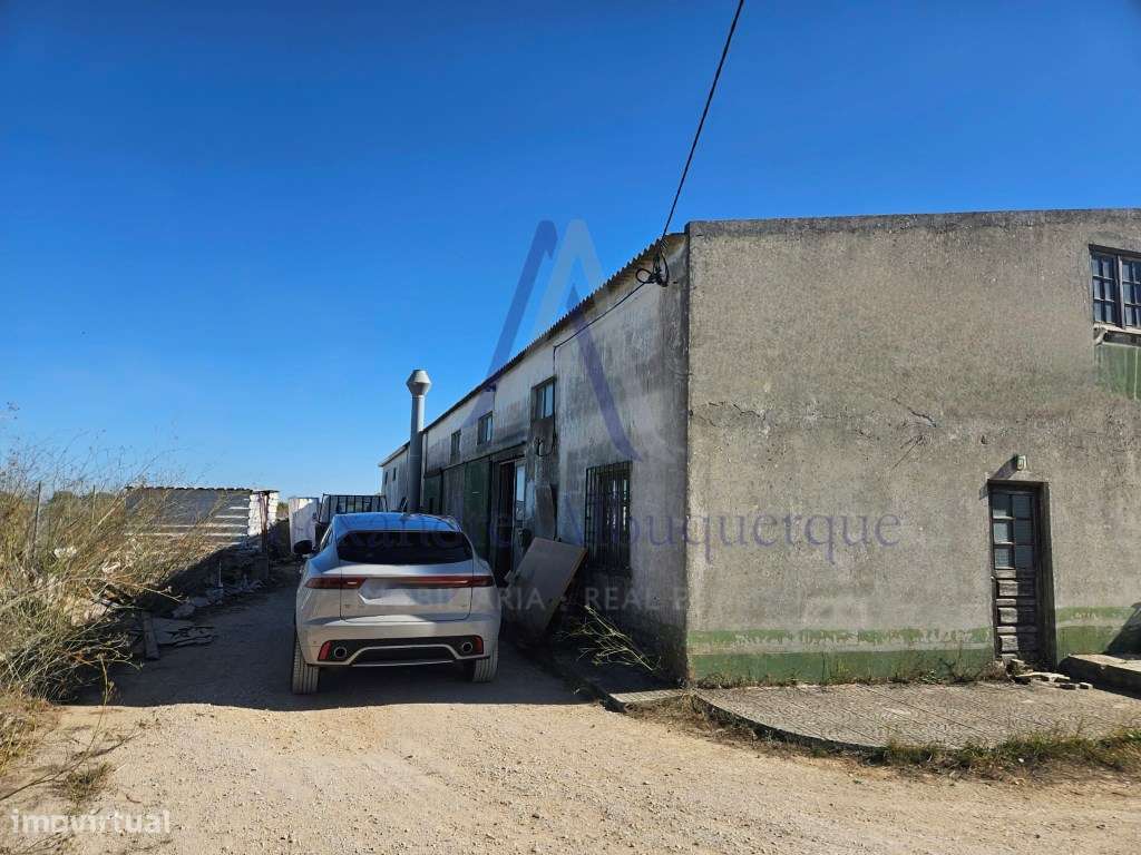 ARMAZÉM À VENDA - ZONA INDUSTRIAL | 5.500 m² DE TERRENO-10