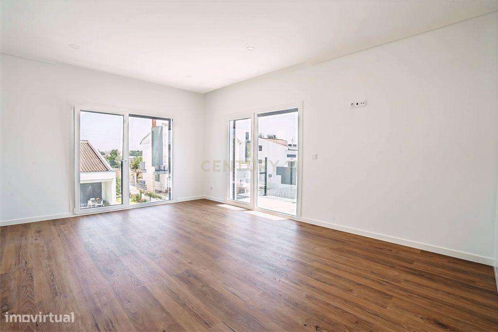 Moradia T4+1 de Luxo - Sobreda - Charneca de Caparica-24