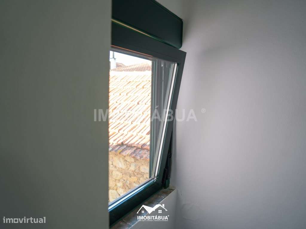 Casa Tradicional Portuguesa com Quintal, Vista e Muitos Detalhes Au...-16