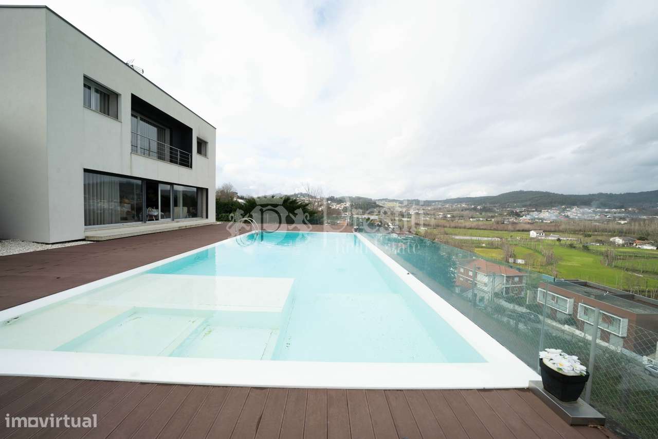 Moradia T4 com Vistas Deslumbrantes em Guimarães-9