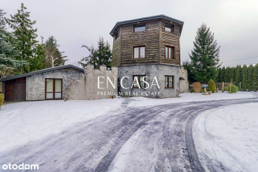 Restauracja przy ruchliwej ulicy.-0