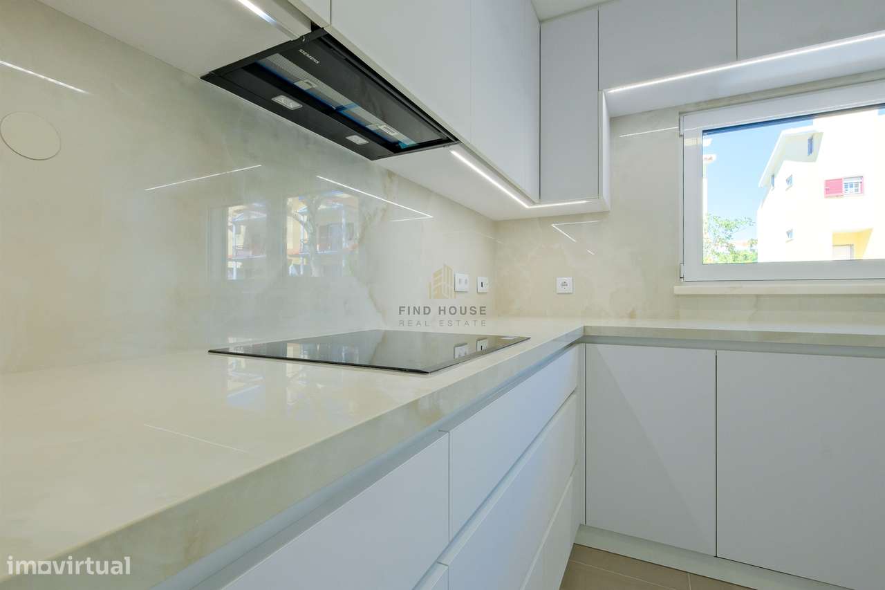 Moradia T4 de luxo em Condomínio Privado com Piscina e Jardim em São P-15