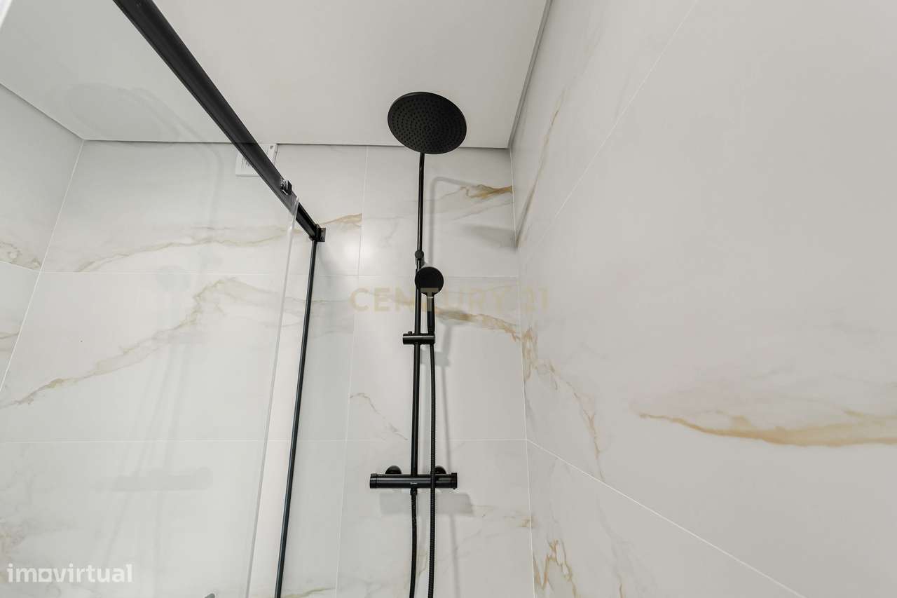 Espaçoso Apartamento T3 Totalmente Renovado em prédio com elevador no-31