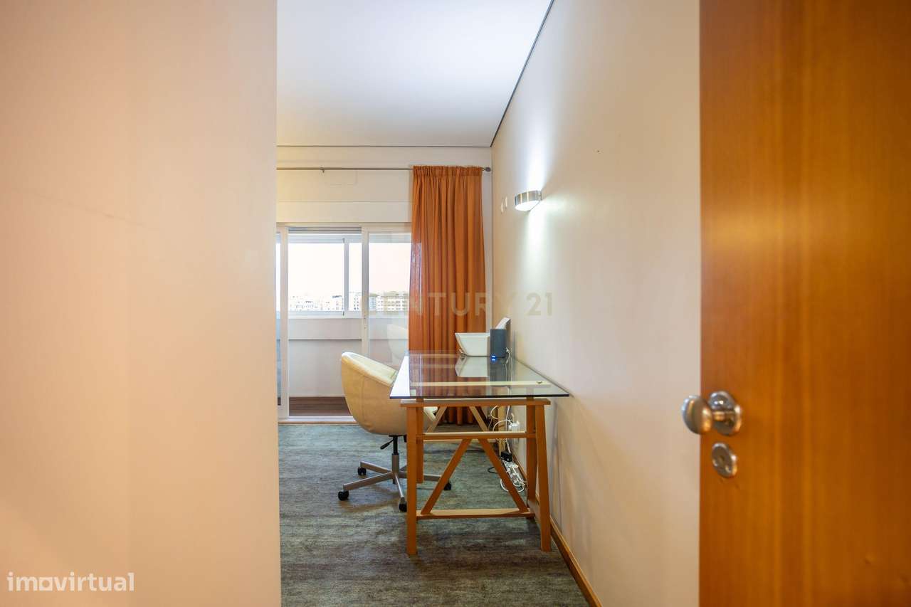 Um Apartamento com Alma de Moradia ; T3+1 + Terraço de 143 m²-22