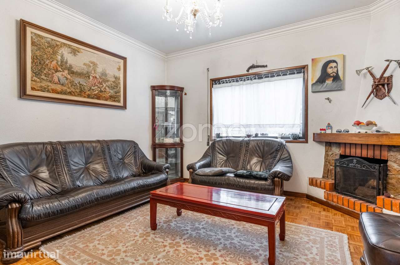 Moradia T4 com Suíte em Nogueira-8