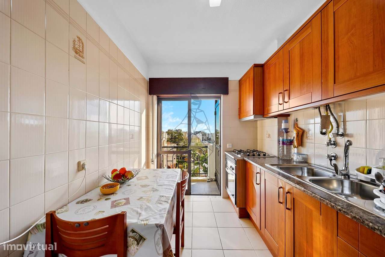 Apartamento T2 virado a Sul , com Garagem na Vila Rosa - Portimão-1