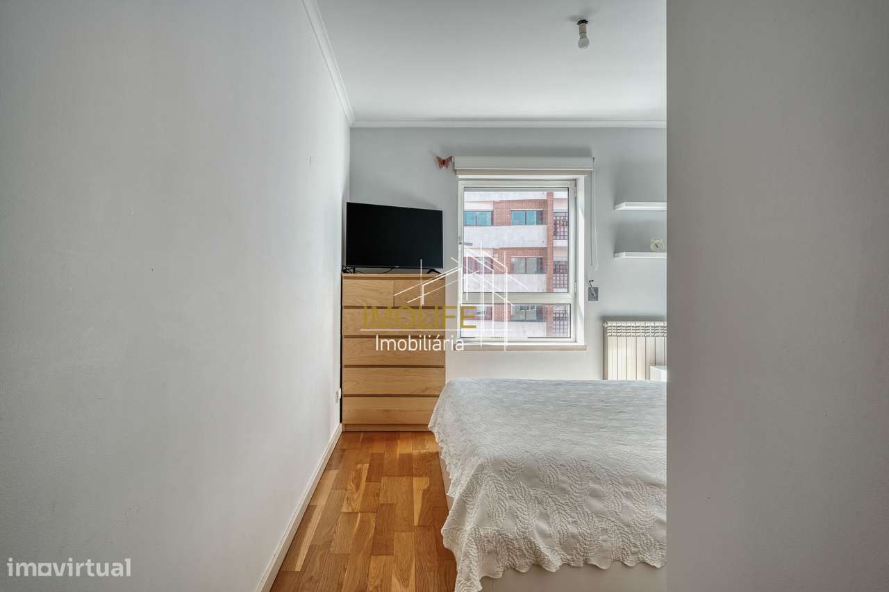 Apartamento T2 com Vista Desafogada em Benfica-25