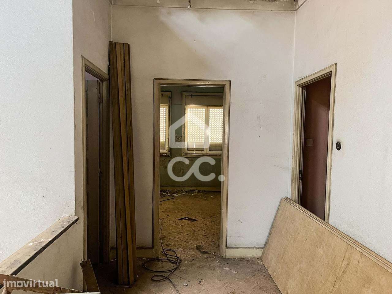 Prédio com Loja de 489 m² e 2 Apartamentos no Coração de Vila Nova de-21