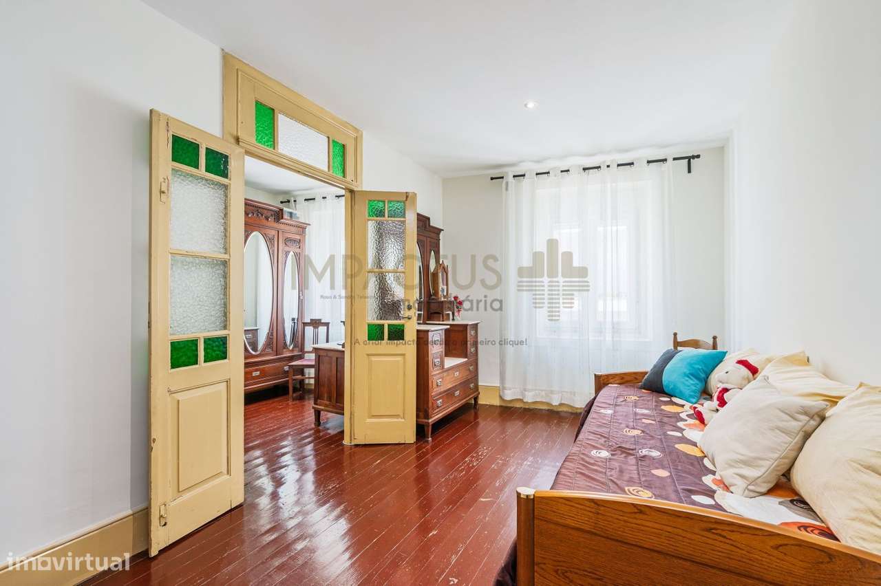 Moradia T3 com Excelente Potencial e Localização-5