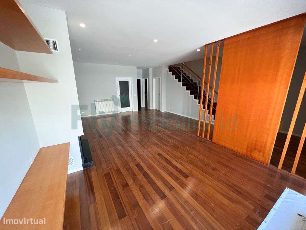 Moradia T4 com piscina em Fermentões, Guimarães - Grande imagem: 4/27