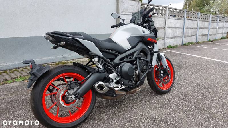 Yamaha MT - 8