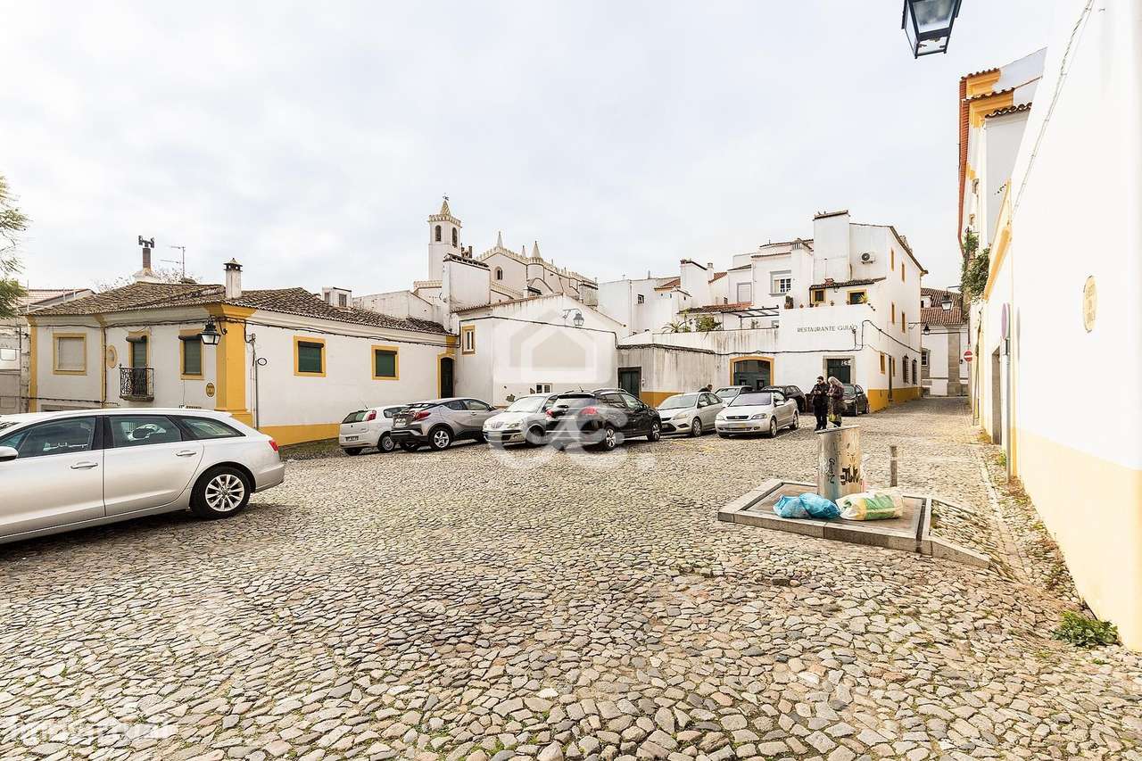 Moradia de luxo com 3 suites, pátio e varandas junto aos Meninos da Gr-50