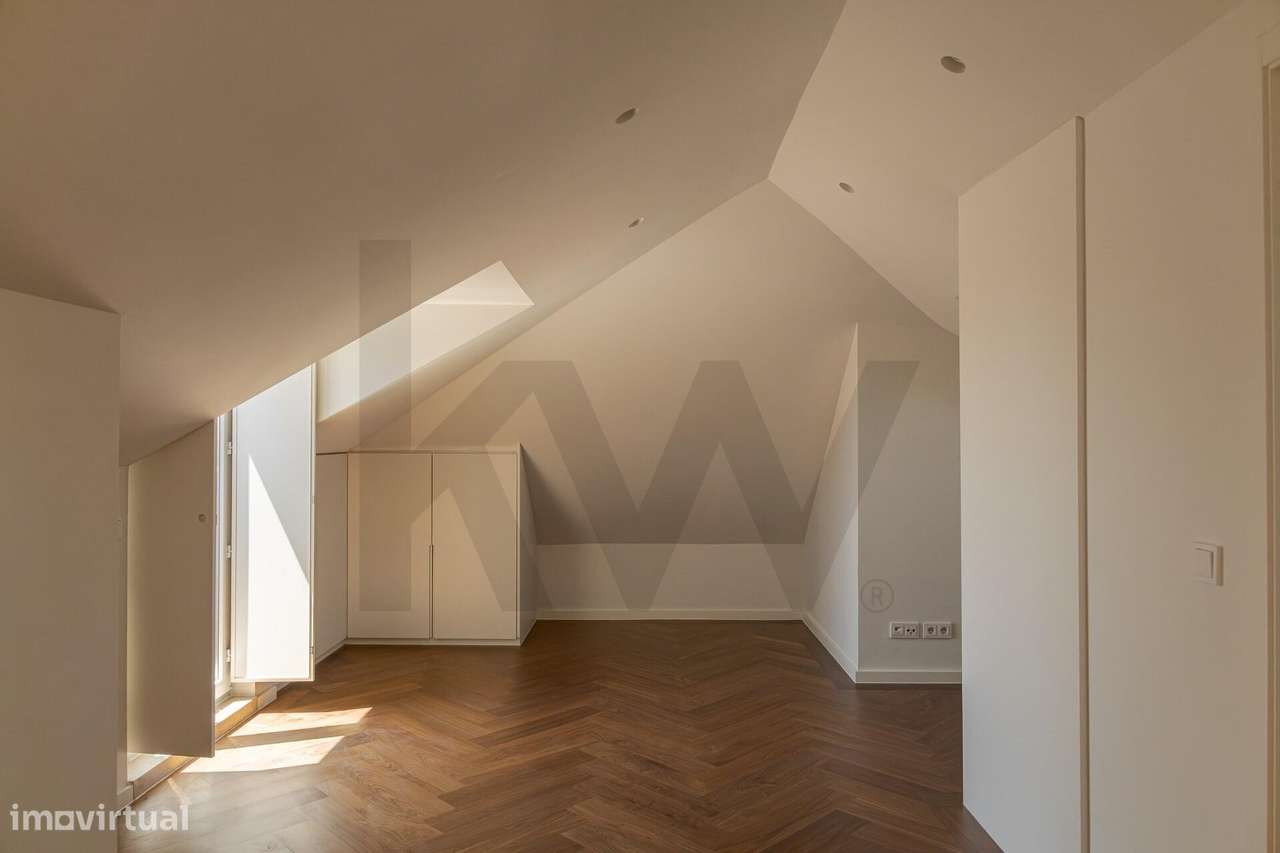 Apartamento Duplex T2+1 com Garagem e Terraço na Estrela-26