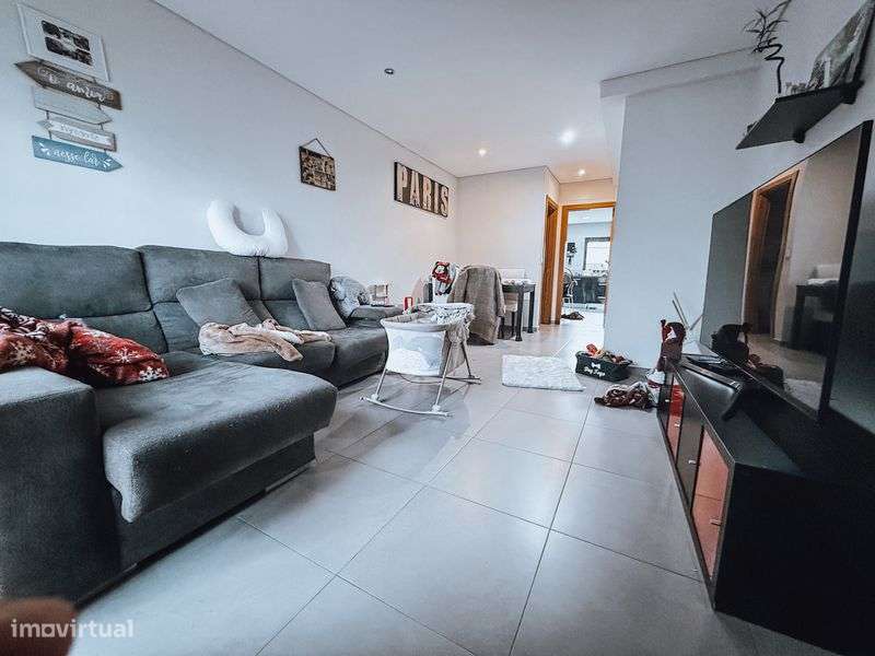 Moradia em Banda T3 com 150 m², Quintal, Terraço - Grande imagem: 4/8