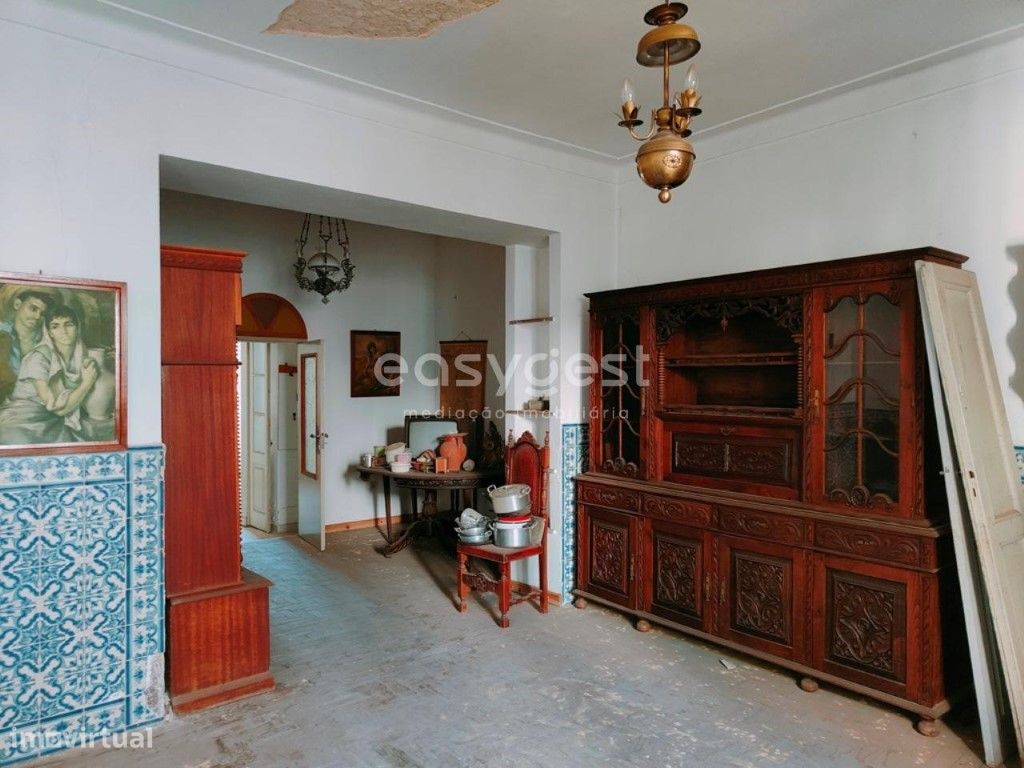 Moradia para recuperar com boas áreas, localizada na Vila de Aljustrel - Grande imagem: 1/22