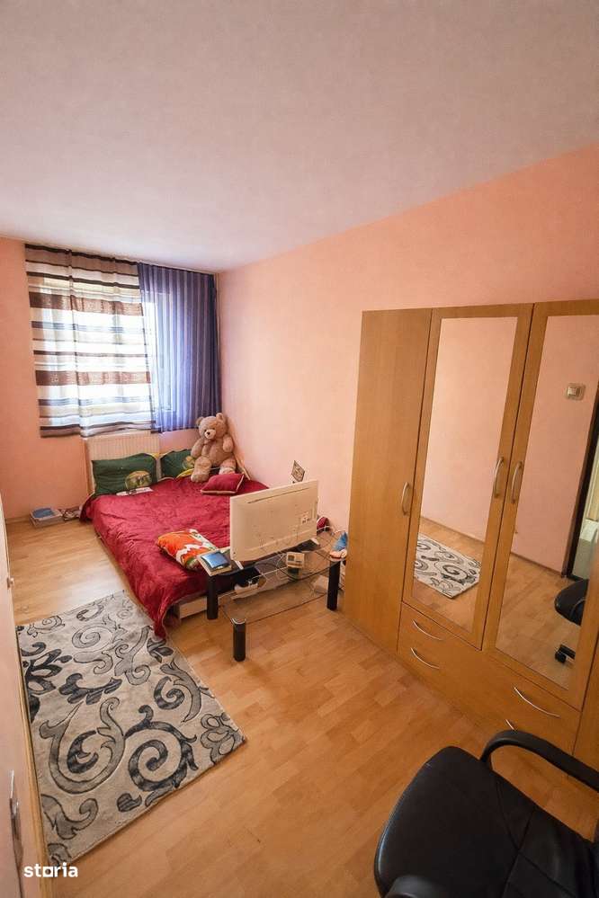 Apartament 3 camere, decomandat, etaj 1/4, mobilat, utilat, zona Astra-2