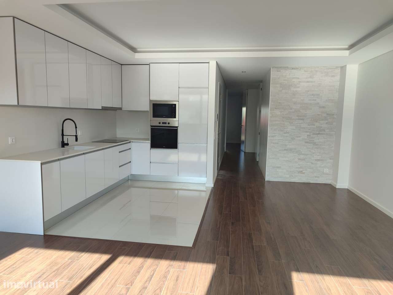 Excelente T3 c/ 2 suítes - Ramalde-7