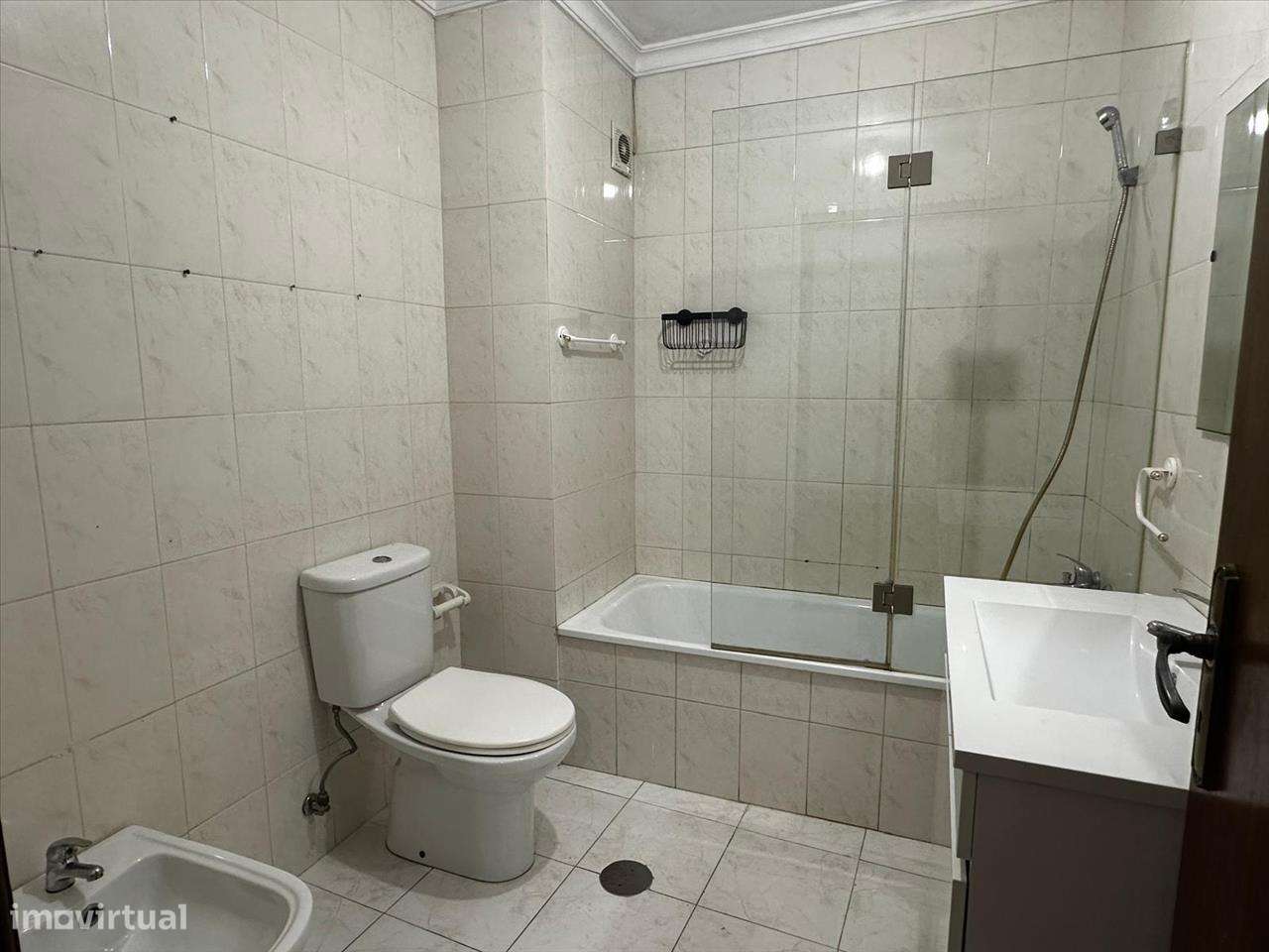 Apartamento T2 em Rio Tinto, Gondomar-12