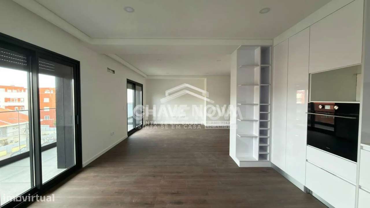 T3 Novo Último Piso c/ Piscina e 2 Lugares de Garagem GN/02147/CO - Grande imagem: 2/12