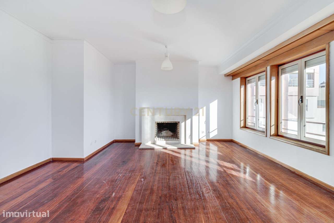 Fantástico T5 Quinta das Conchas frente ao metro-3