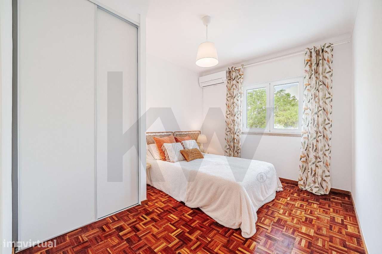 Moradia T3 em banda no Alto do Lagoal — luz natural, espaço e funciona-22