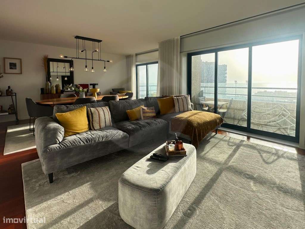 T4 de Luxo Junto à Praia na Póvoa de Varzim - Grande imagem: 2/27