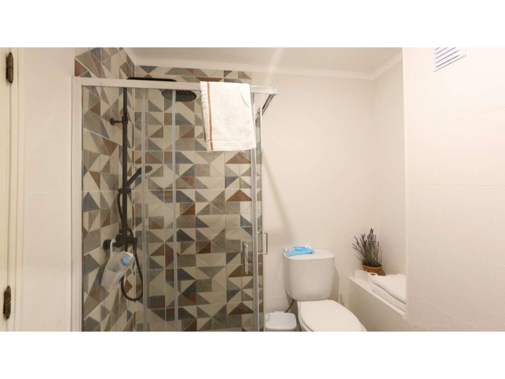 Apartamento T1 + Sotão em Primeira Linha de Mar na Nazaré-11