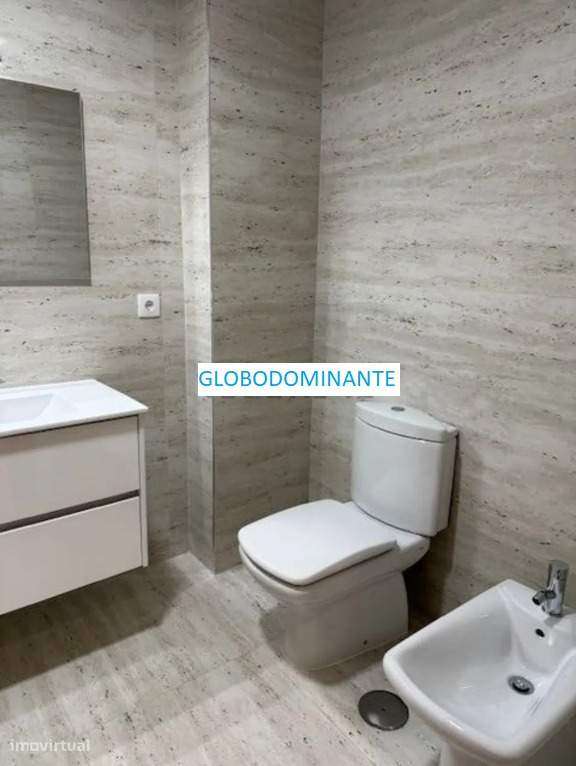 Apartamento T4 em S. Vítor em excelente localização-9