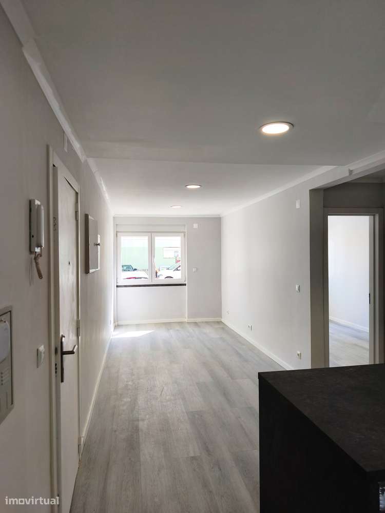 T2 Em Benfica, Totalmente Remodelado, Como Novo, Cozinha Equipada-3