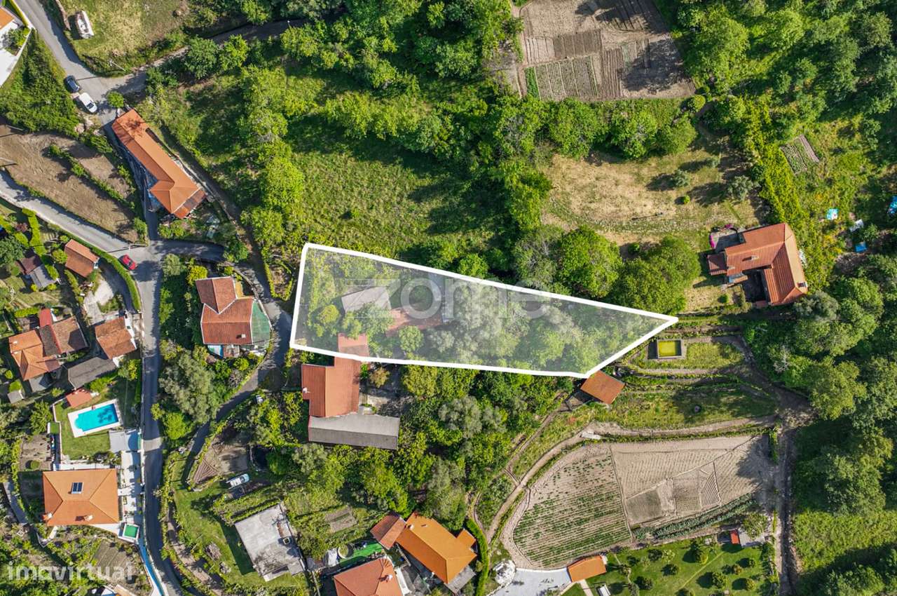 Casa em Ruína para Reconstrução com 12000 m2 Terreno - Grande imagem: 2/16