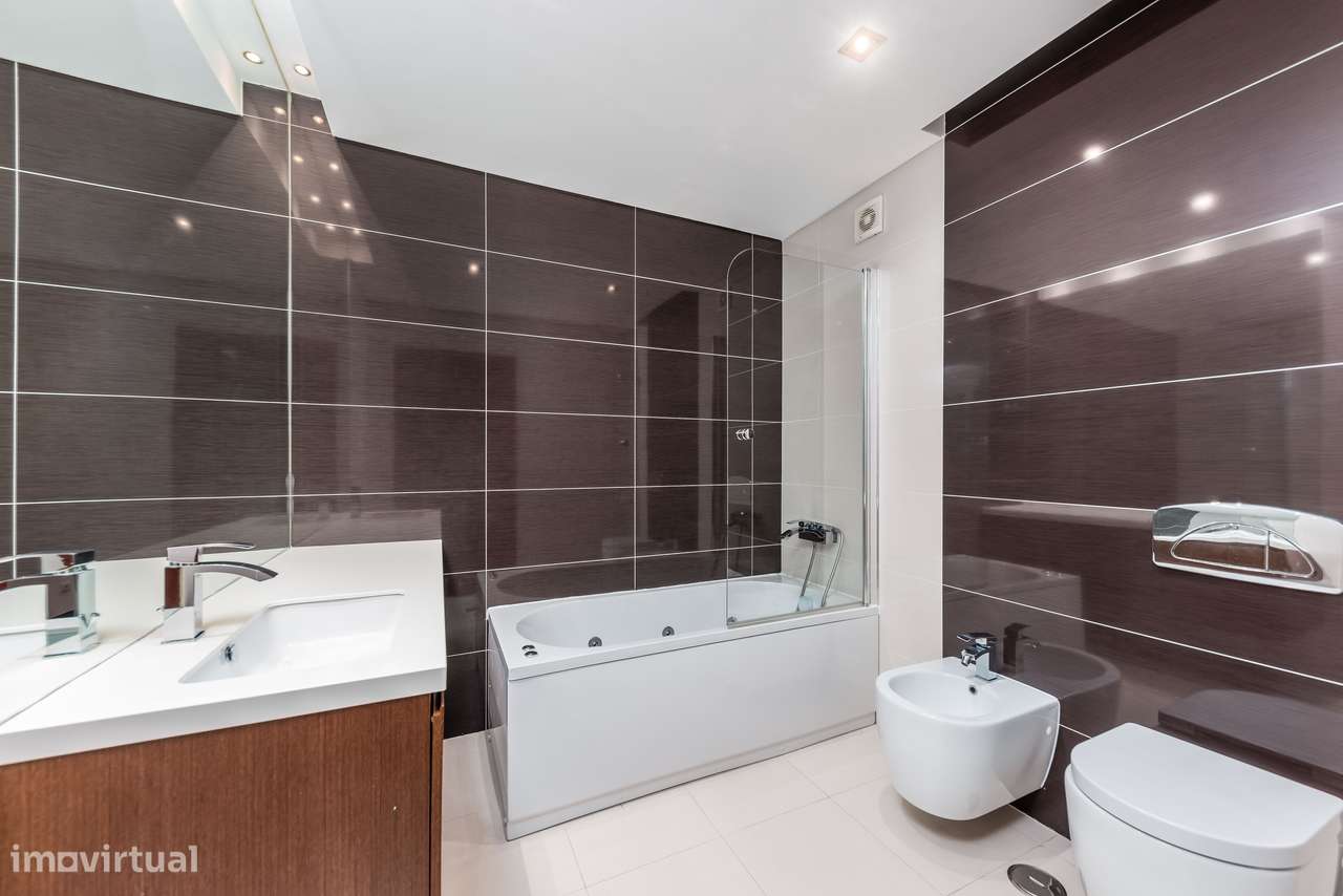 T2 | Condomínio Qta. Comendadeiras | Piscina | Varandas | Parqueamento-23