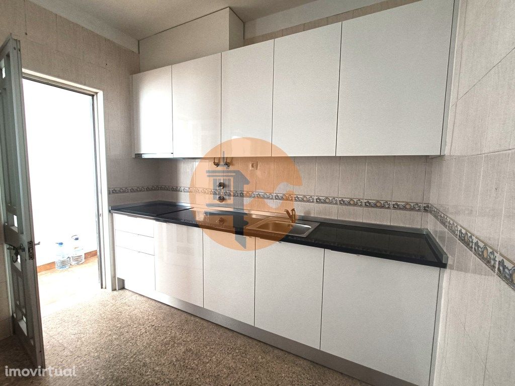 Apartamento com Logradouro em Olhão.