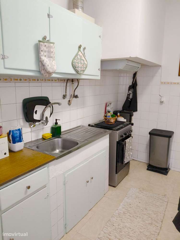 T1 com terraço, perto de serviços essenciais - Grande imagem: 4/11