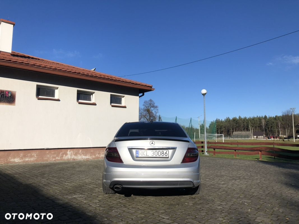 Mercedes-Benz Klasa C 220 T CDI DPF Automatik Avantgarde - 4